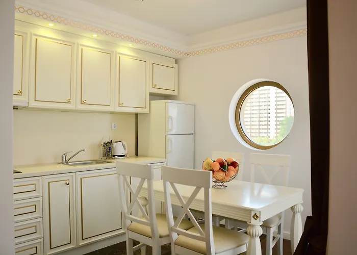 Golden Rainbow ساني بيتش