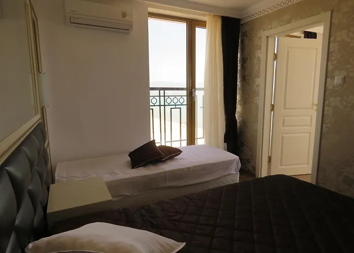 Golden Rainbow ساني بيتش