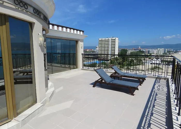 Golden Rainbow ساني بيتش