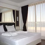 Апарт-готель Golden Rainbow 4*