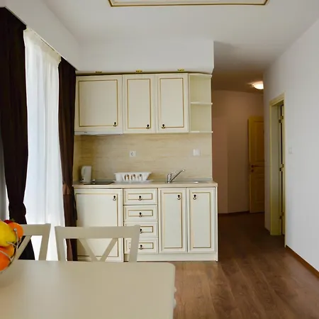 Apart-hotel Golden Rainbow 4*