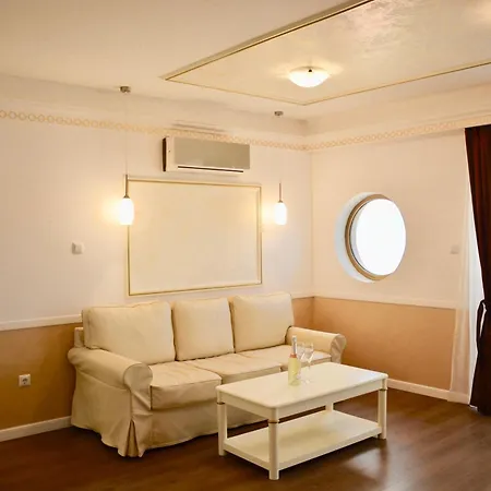 Aparthotel Golden Rainbow 4*