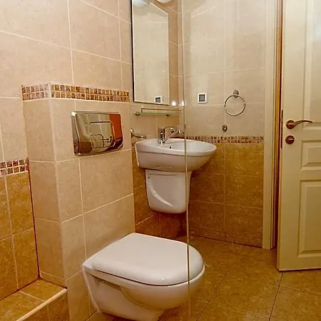 Aparthotel Golden Rainbow 4*