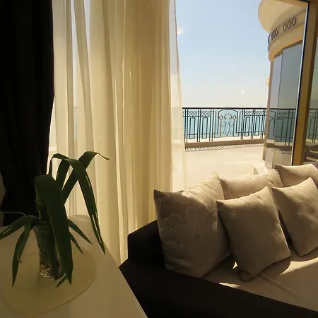 Apart-hotel Golden Rainbow