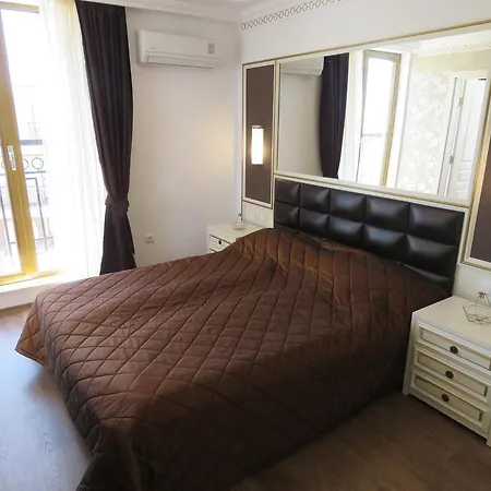 Golden Rainbow Lägenhetshotell 4*